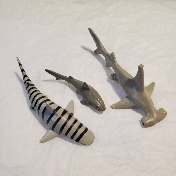 Lot of 3 Mini aquatic toys Sharks Tiger Hammerhead - Picture 2 of 9